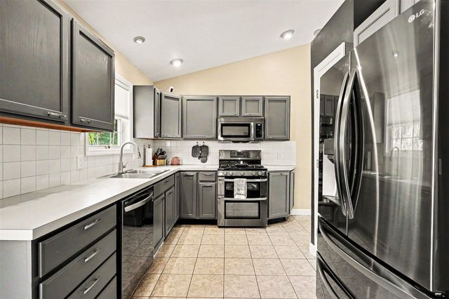 15117 Meadows Drive, Grand Haven, MI 49417