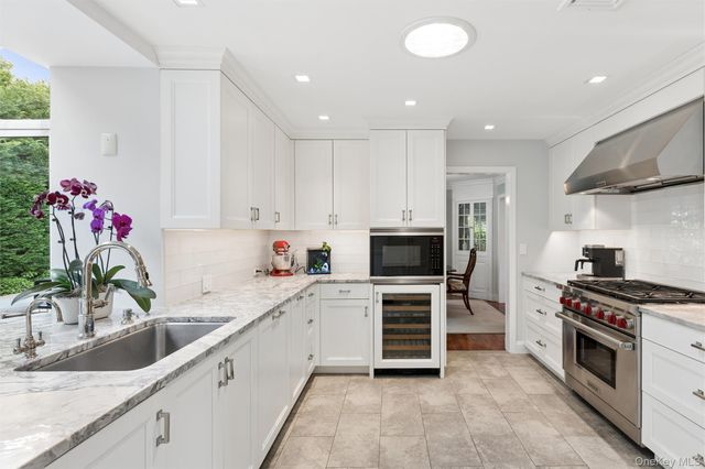 2539 Bradley Court, Merrick, NY 11566