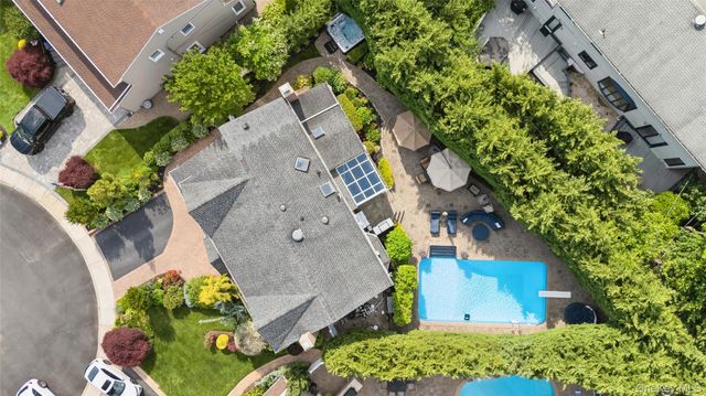 2539 Bradley Court, Merrick, NY 11566