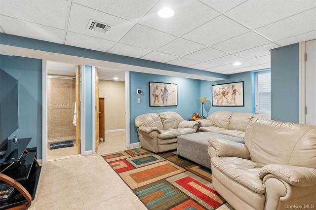 2539 Bradley Court, Merrick, NY 11566