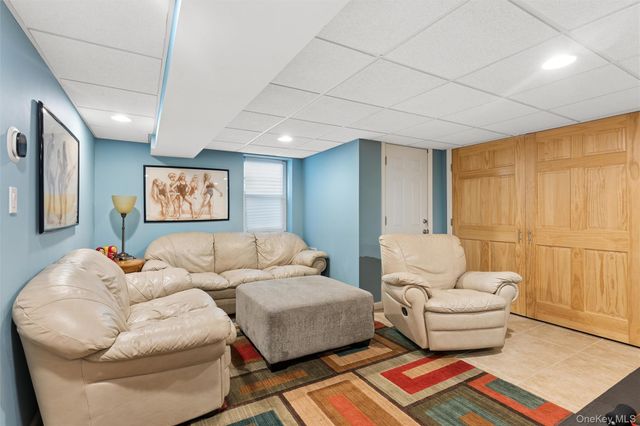 2539 Bradley Court, Merrick, NY 11566