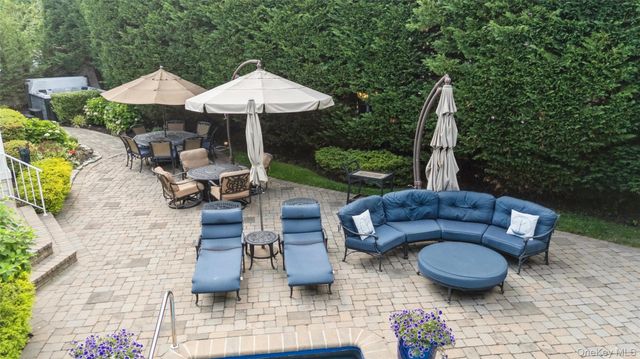 2539 Bradley Court, Merrick, NY 11566
