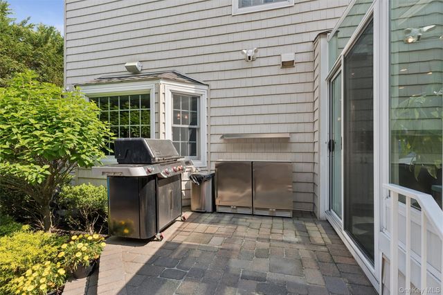 2539 Bradley Court, Merrick, NY 11566