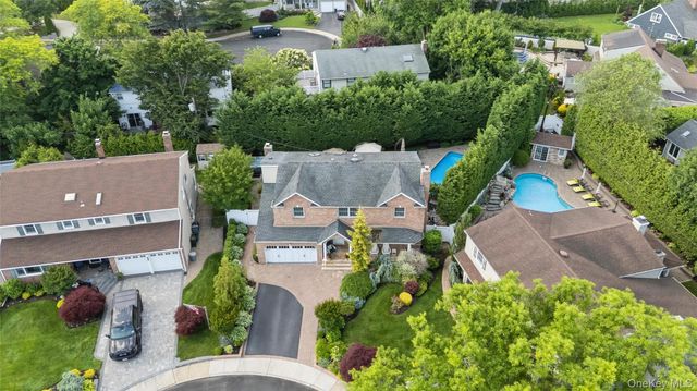 2539 Bradley Court, Merrick, NY 11566