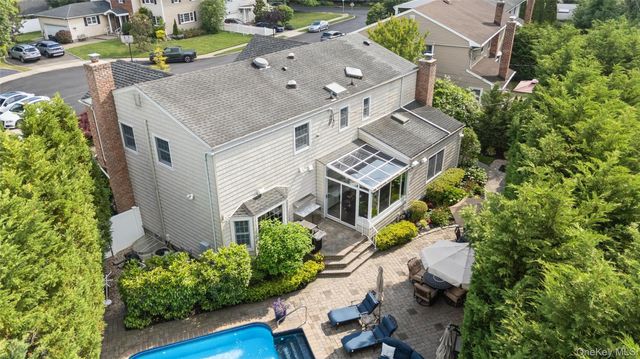 2539 Bradley Court, Merrick, NY 11566