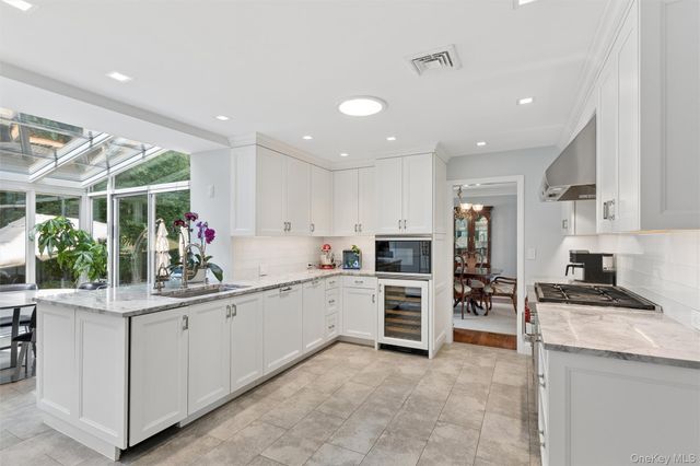 2539 Bradley Court, Merrick, NY 11566