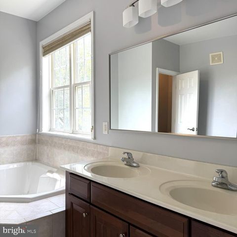 6765 HAMPTON BAY LN, Gainesville, VA 20155
