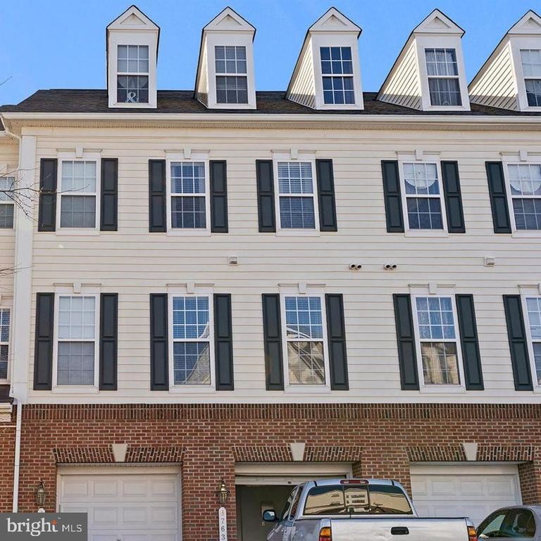 6765 HAMPTON BAY LN, Gainesville, VA 20155