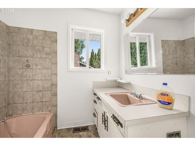 7101 Se 122ND Ave, Portland, OR 97236