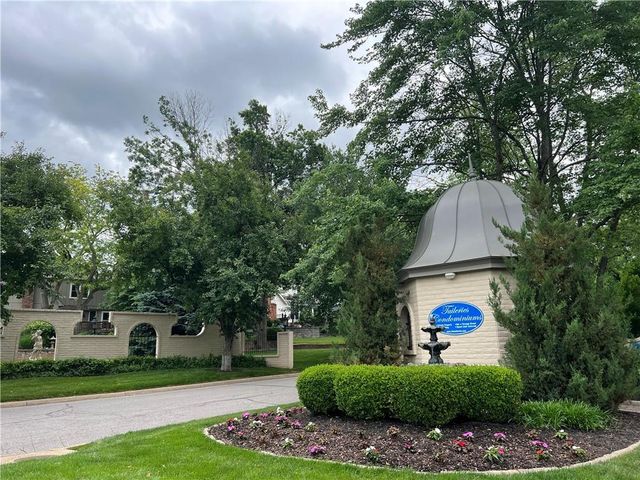 6708 W 109th Street E, Overland Park, KS 66211