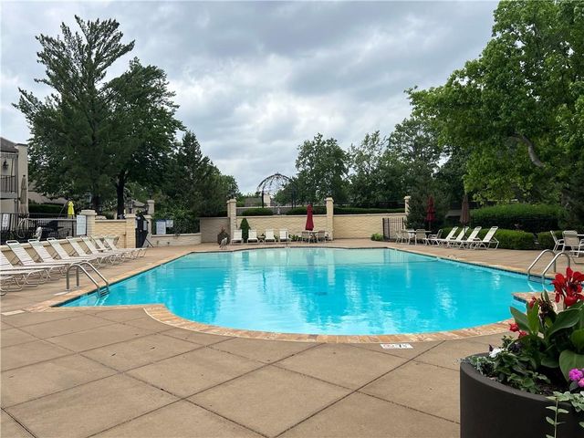 6708 W 109th Street E, Overland Park, KS 66211