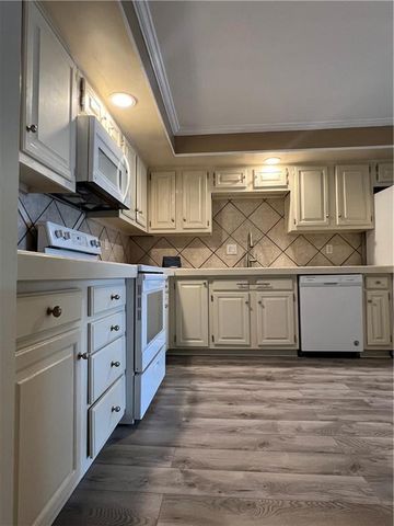 6708 W 109th Street E, Overland Park, KS 66211