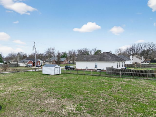 102 Glacier Ct, Portland, TN 37148