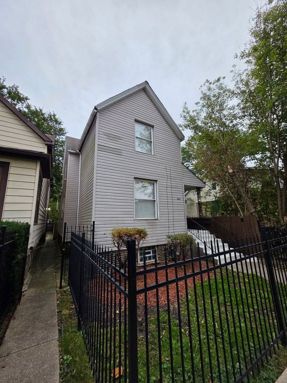 8013 S Marquette Avenue, Chicago, IL 60617 — photo 2