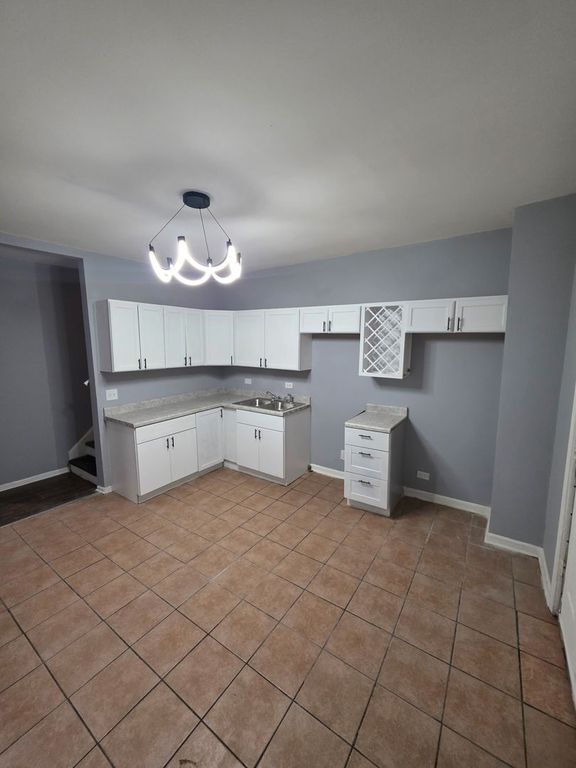 8013 S Marquette Avenue, Chicago, IL 60617 — photo 4