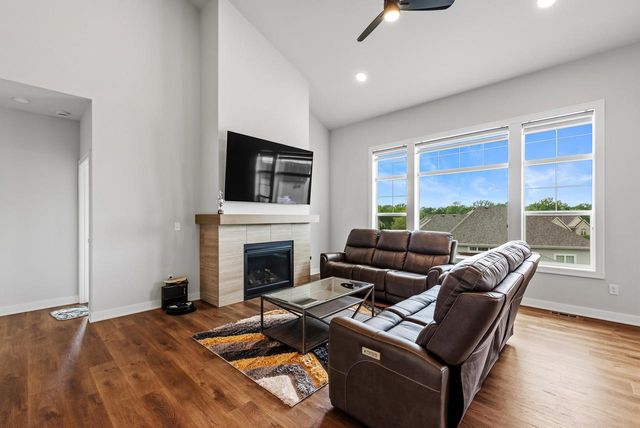 3246 Blue Star CIRCLE, Racine, WI 53406