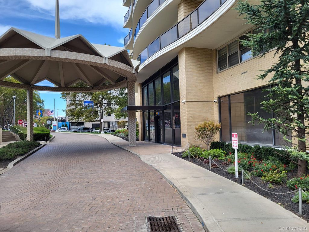 10210 66th Road 25A, Forest Hills, NY 11375