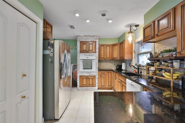 401 OVERLAND DRIVE, Brandon, FL 33511