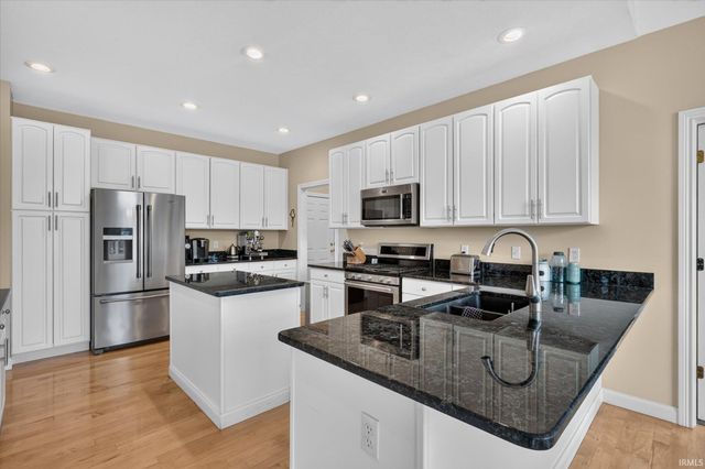 50676 Lakeside Drive, Granger, IN 46530