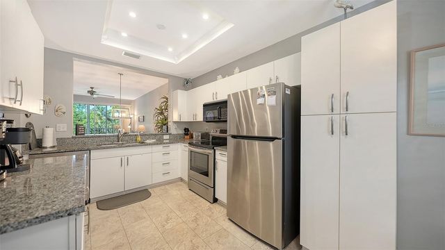 9630 CLUB SOUTH CIRCLE 6202, Sarasota, FL 34238