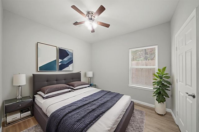 4338 Brinkley St B, Houston, TX 77051