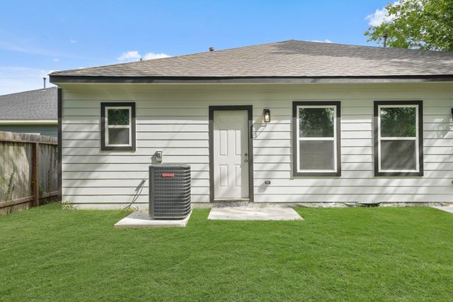 4338 Brinkley St B, Houston, TX 77051