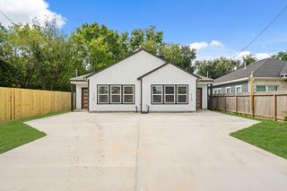 4338 Brinkley St B, Houston, TX 77051