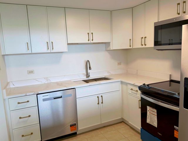 2015 Finley Road S 812, Lombard, IL 60148