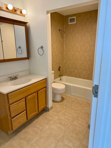 2015 Finley Road S 812, Lombard, IL 60148