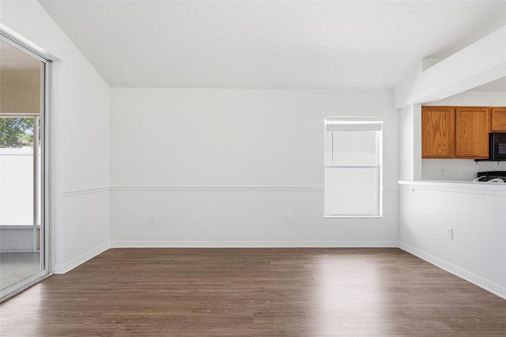 Image 13 of property listing at 1004 CRISTELLE JEAN DRIVE, Ruskin, FL 33570