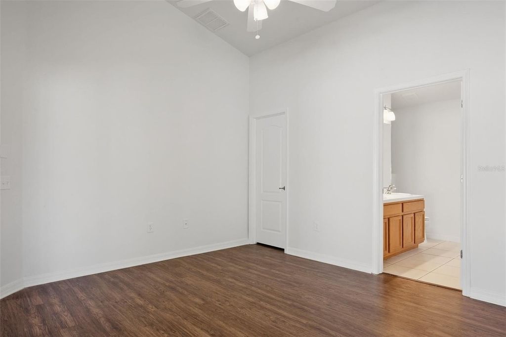 Image 22 of property listing at 1004 CRISTELLE JEAN DRIVE, Ruskin, FL 33570