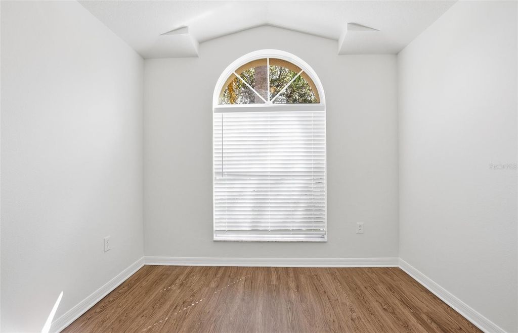 Image 23 of property listing at 1004 CRISTELLE JEAN DRIVE, Ruskin, FL 33570