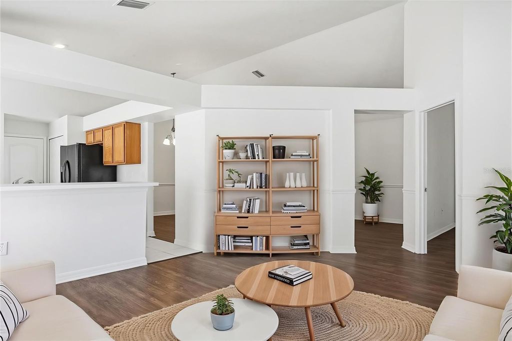 Image 4 of property listing at 1004 CRISTELLE JEAN DRIVE, Ruskin, FL 33570