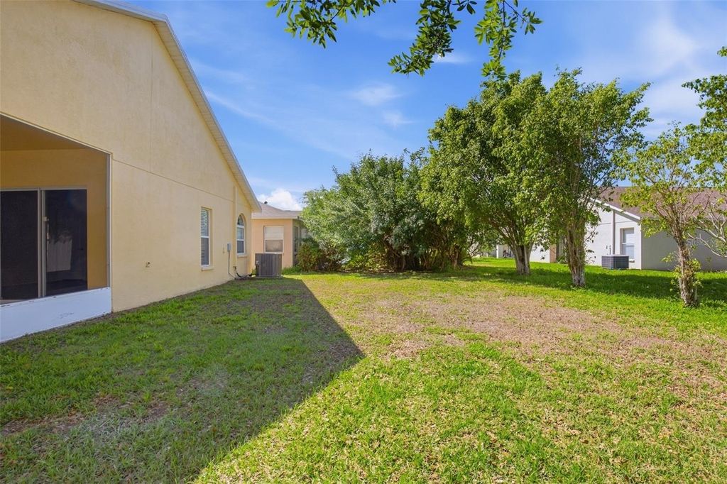 Image 35 of property listing at 1004 CRISTELLE JEAN DRIVE, Ruskin, FL 33570