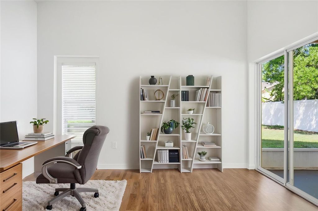 Image 5 of property listing at 1004 CRISTELLE JEAN DRIVE, Ruskin, FL 33570