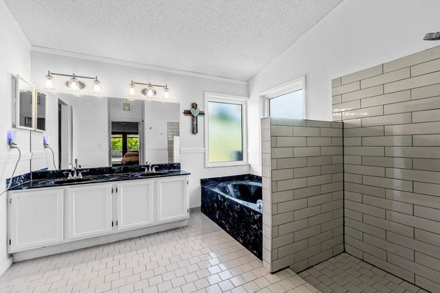 18429 Sycamore Drive W, Loxahatchee, FL 33470