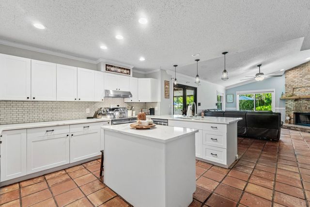 18429 Sycamore Drive W, Loxahatchee, FL 33470