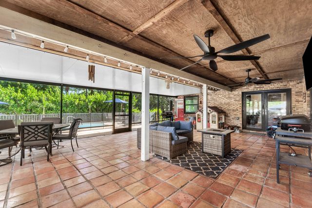 18429 Sycamore Drive W, Loxahatchee, FL 33470