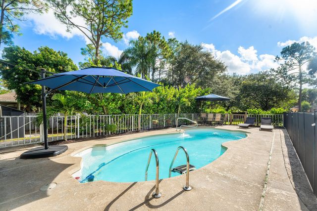 18429 Sycamore Drive W, Loxahatchee, FL 33470