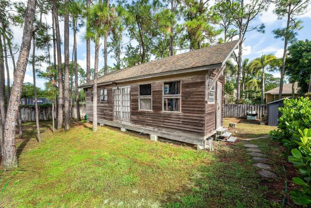 18429 Sycamore Drive W, Loxahatchee, FL 33470