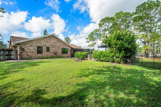 18429 Sycamore Drive W, Loxahatchee, FL 33470