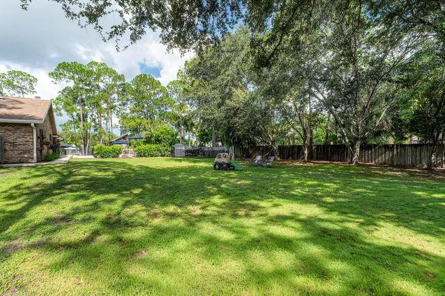18429 Sycamore Drive W, Loxahatchee, FL 33470