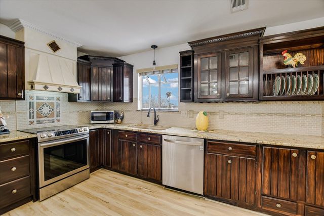 131 High Gabriel DR, Leander, TX 78641