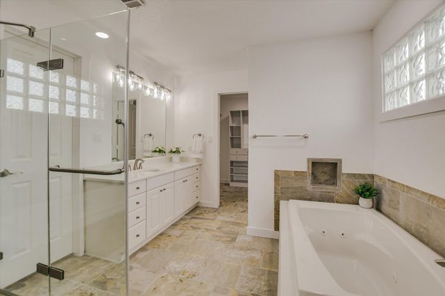 131 High Gabriel DR, Leander, TX 78641