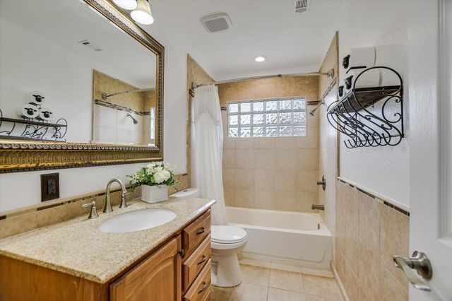 131 High Gabriel DR, Leander, TX 78641