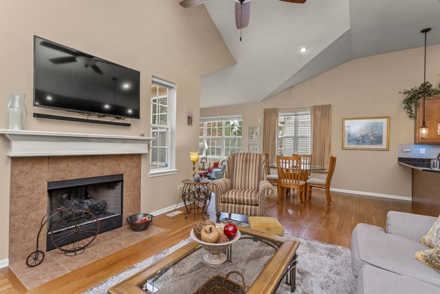 1780 Briarheath Drive, Aurora, IL 60505