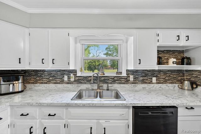 2861 John R Road, Rochester Hills, MI 48307