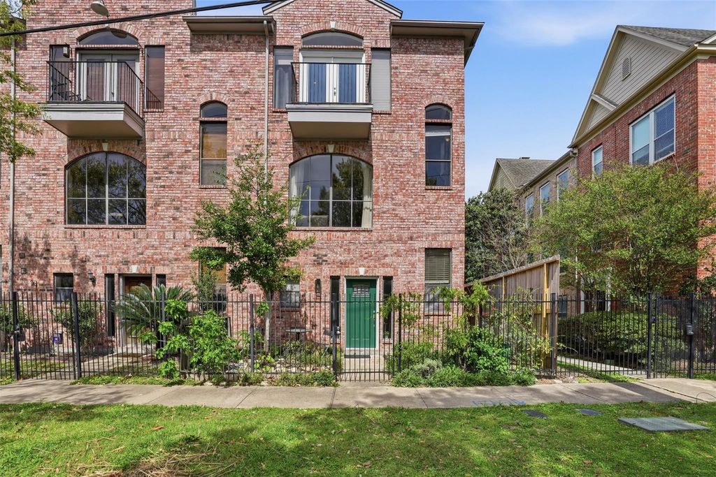 2725 La Branch Street, Houston, TX 77004