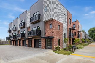 929 SE 10th Street, Bentonville, AR 72712