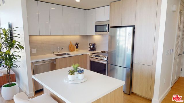 11750 Wilshire Boulevard 1811, Los Angeles, CA 90025